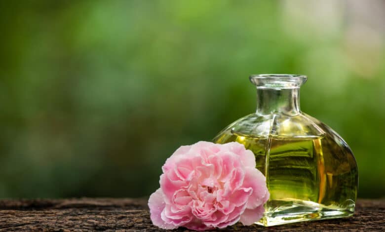 olio essenziale di rosa damascena