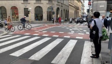 Nuova pista ciclabile in corso Monforte a Milano