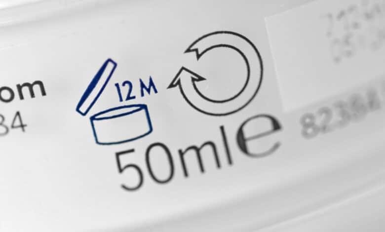 Cosmetici scaduti fanno male, come si riconoscono?