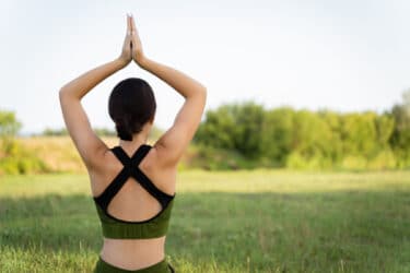 Posizioni yoga facili e adatte ai principianti