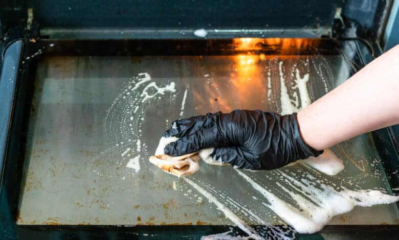 come pulire il vetro del forno
