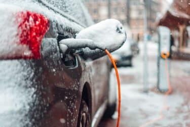 Perché le auto elettriche sono meno efficienti col freddo?
