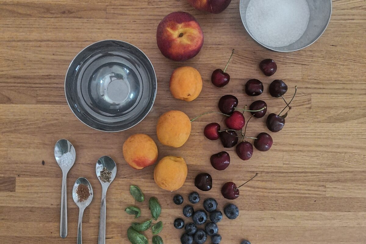 Come fare una macedonia di frutta speziata