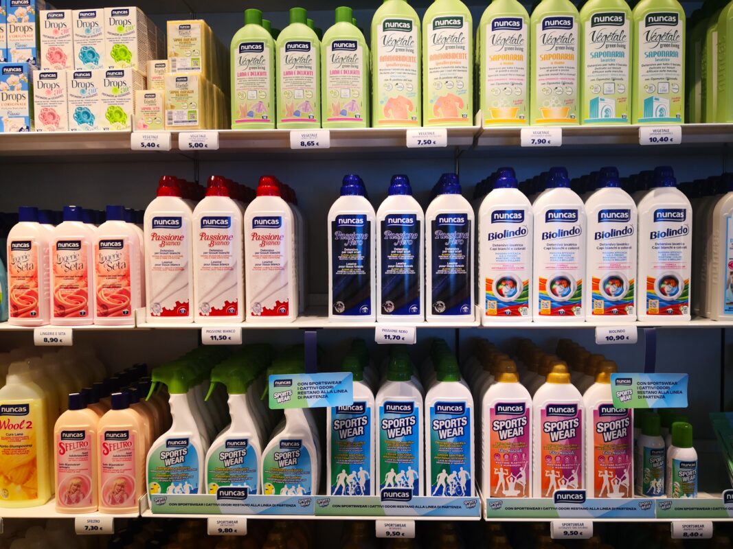 Nuncas aiuta a prendersi cura della casa