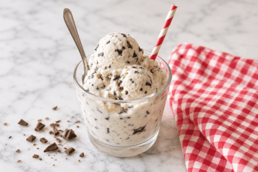 Gelato fatto in casa senza uova o latte: 4 ricette cremose e facilissime