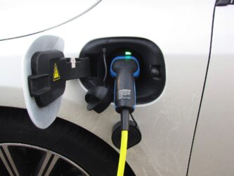 5 motivi green per preferire una Ibrida Plug-in ad un’auto elettrica