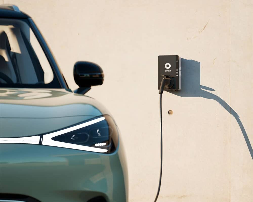 Auto elettrica o ibrida? I fattori da considerare