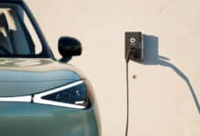 Auto elettrica o ibrida? I fattori da considerare