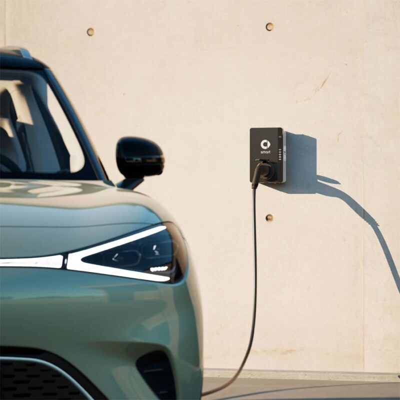 Auto elettrica o ibrida? I fattori da considerare