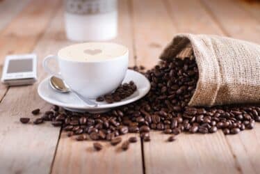 Dal chicco alla tazzina: il caffè sostenibile comincia dalla macchina giusta