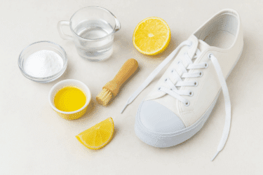 Come pulire le scarpe bianche con metodi naturali (e farle tornare come nuove!)