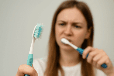 Quando è ora di cambiare lo spazzolino? I 7 segnali che non devi ignorare