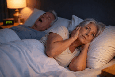 Quante ore bisognerebbe dormire dopo i 60 anni (e perché sembra sempre meno)