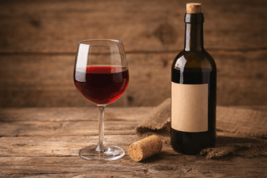 Perché il vino ‘sa di tappo’: spiegazione scientifica, miti e consigli pratici