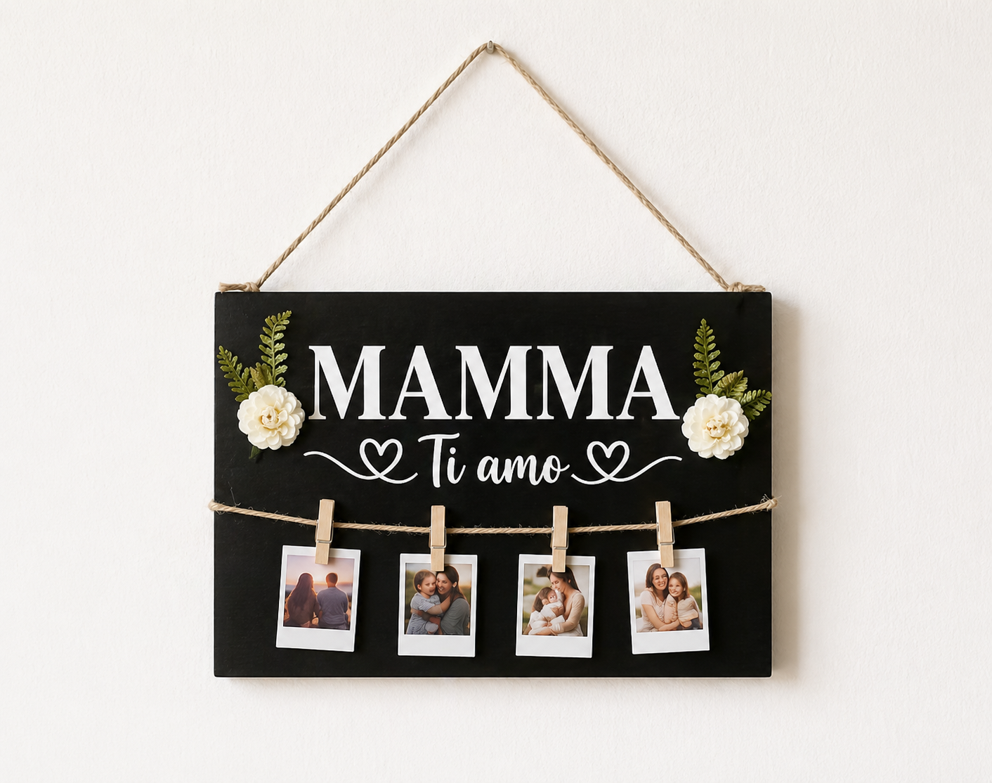 Cornice fai da te appesa al muro con scritta “Mamma Ti amo” e foto di famiglia, idea regalo creativa per la Festa della Mamma