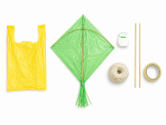 Come fare un aquilone con un sacchetto di plastica