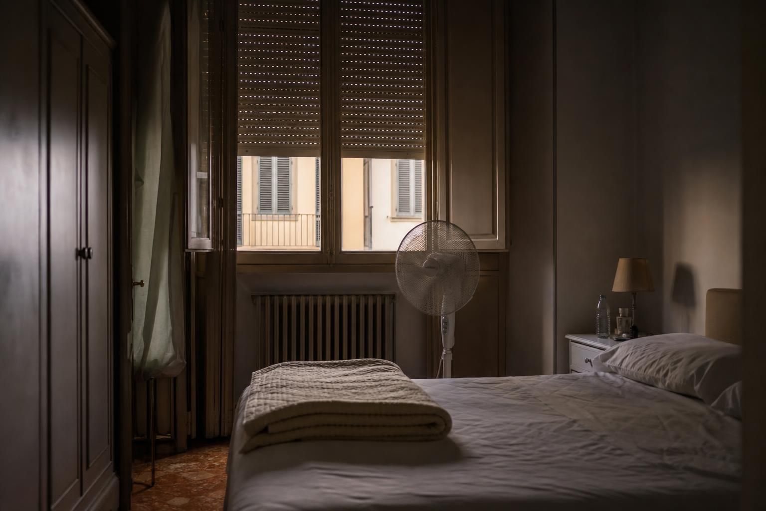Di notte non dormi per il caldo? I rimedi pratici che fanno davvero la differenza - approfondimento
