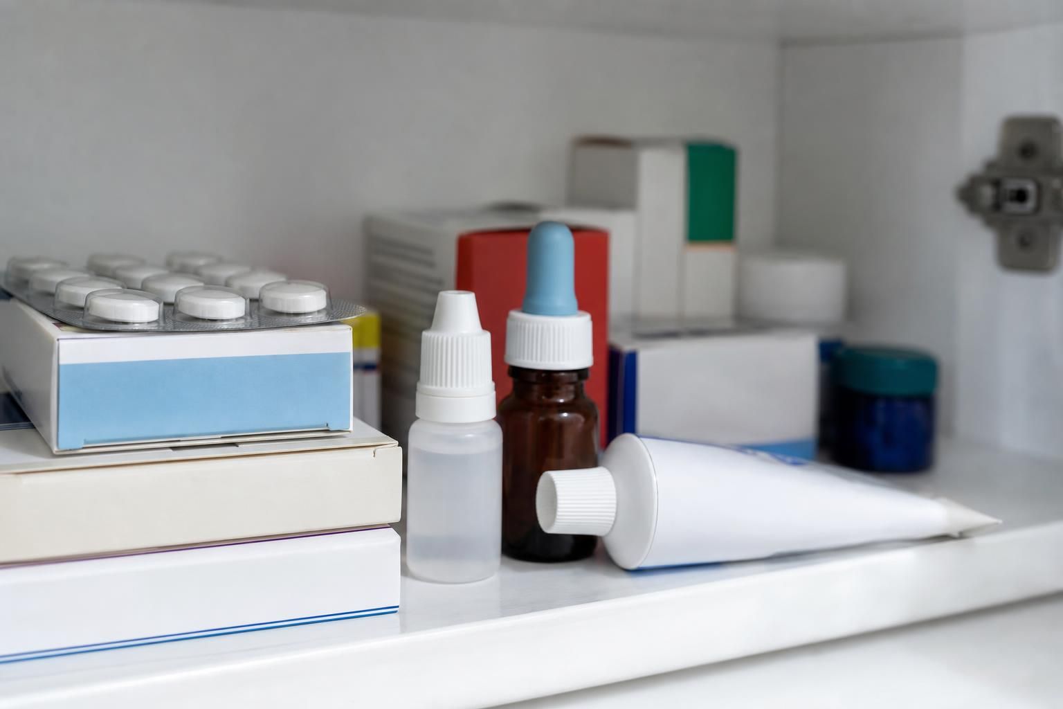 Farmaci in estate: dove li rovini senza accorgertene e cosa fare - approfondimento