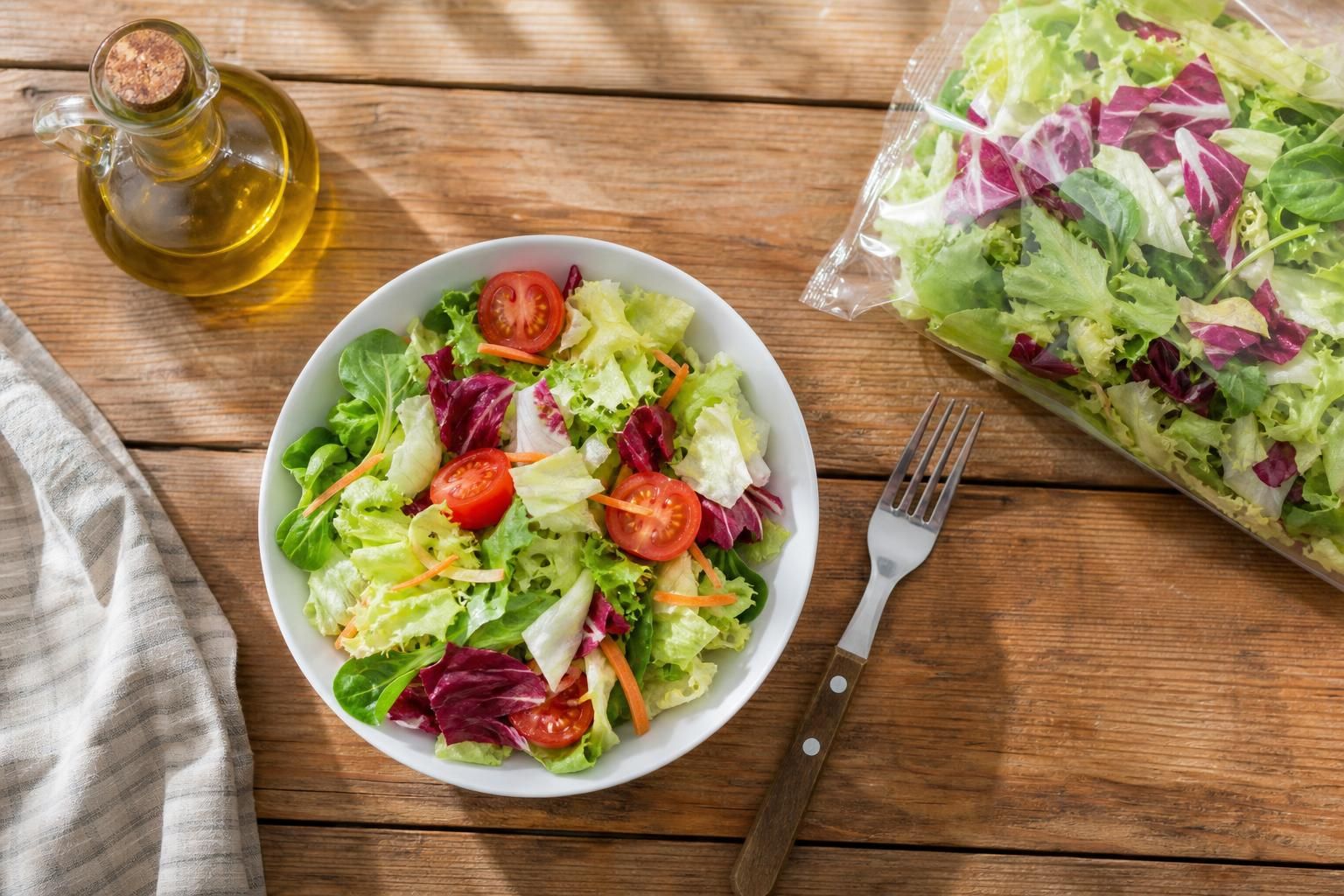 Insalata in busta: va lavata oppure no? Cosa controllare davvero - approfondimento