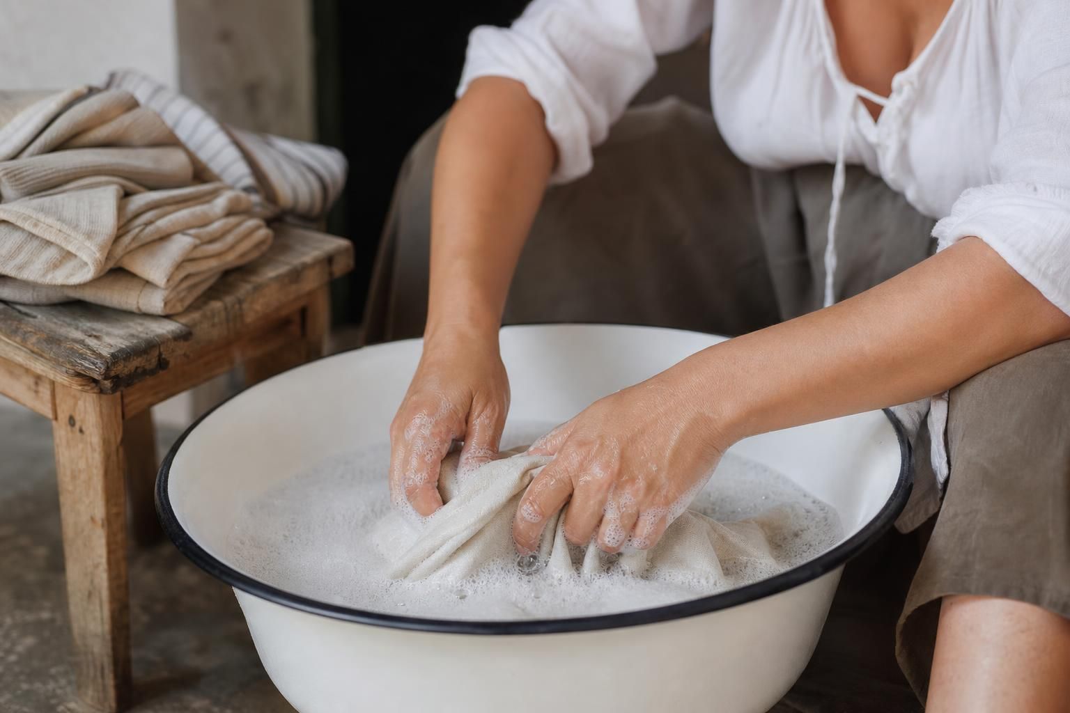 Sapone bianco in casa: 9 usi delicati che semplificano pulizie e bucato - dettaglio