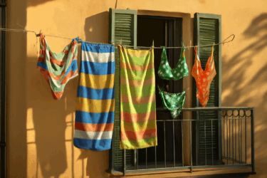 Lavare costumi e teli mare: senza rovinare i colori