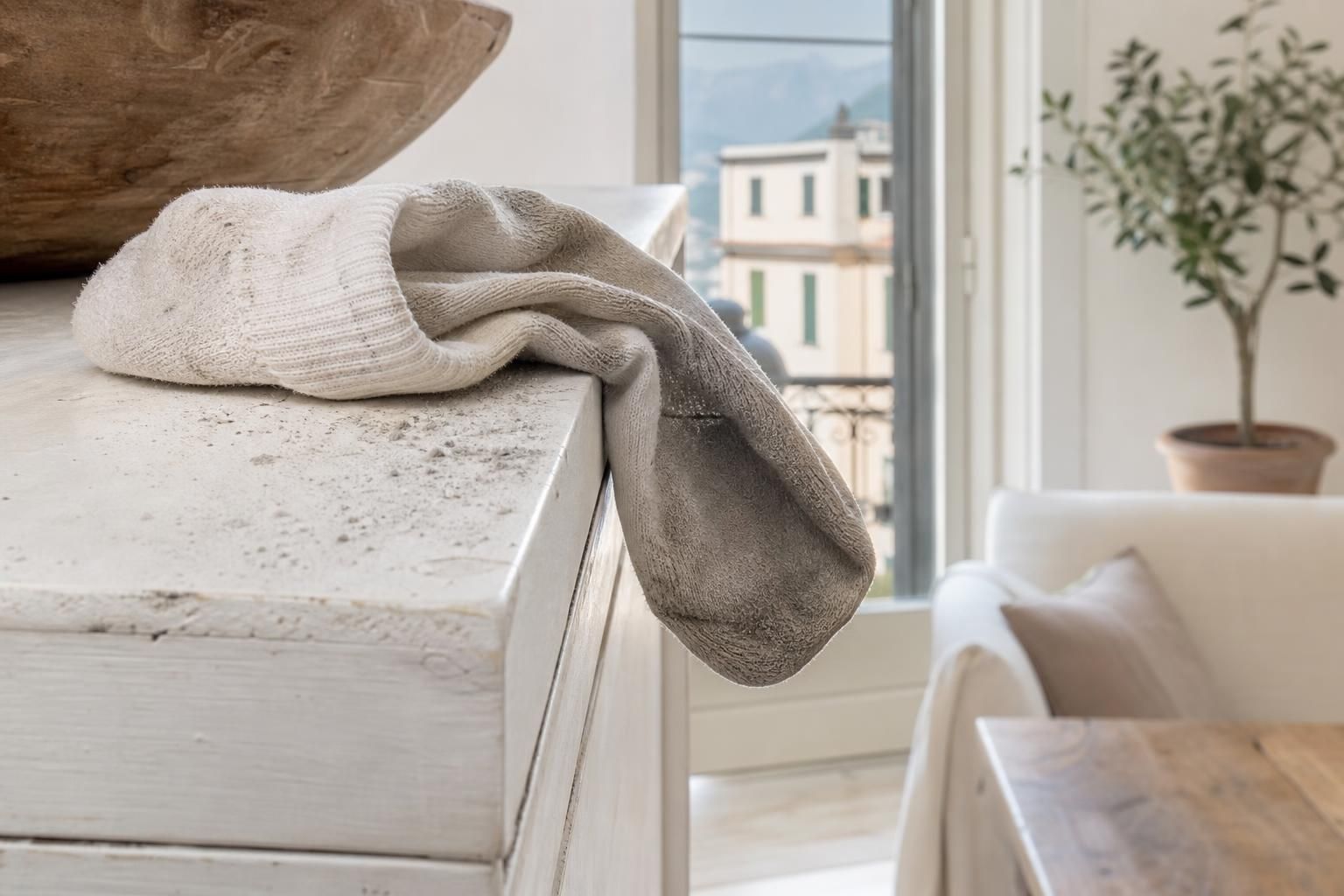 Vecchie calze in casa: 8 idee utili per pulire e fare ordine - dettaglio