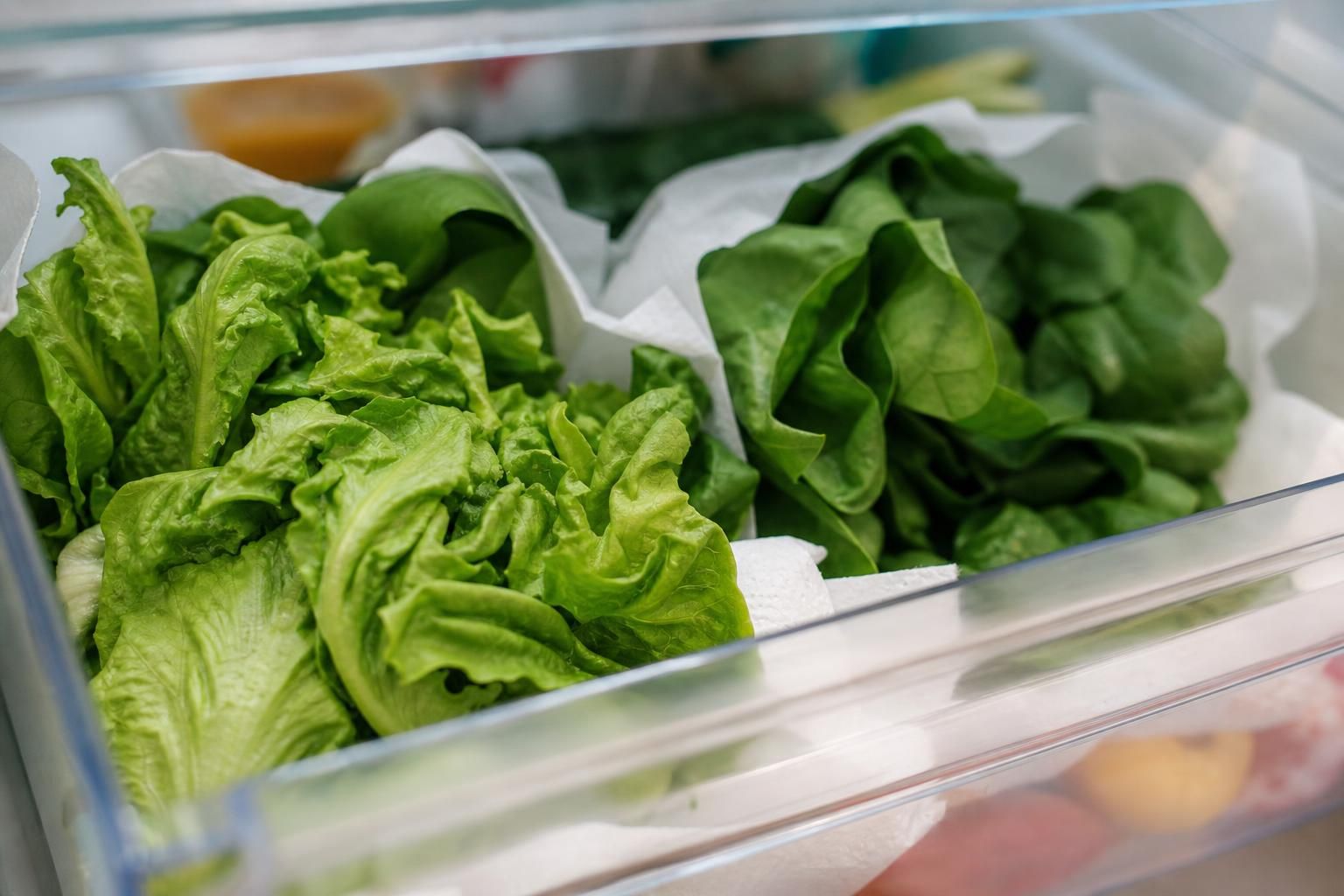 Nel cassetto delle verdure metti carta da cucina: dura tutto di più - dettaglio