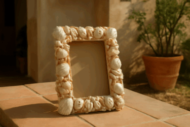 Cornice con conchiglie: fai-da-te per le tue foto vacanza