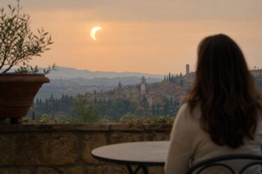 Eclissi solare, gli errori da non fare per proteggere la retina