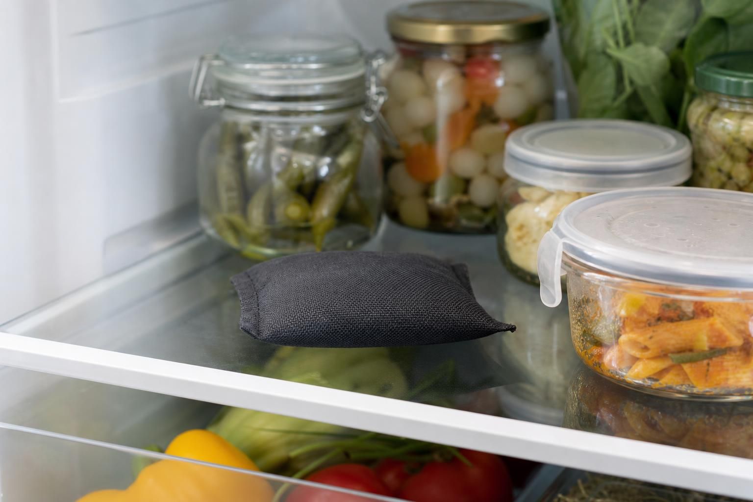 Frigo che sa di chiuso? 3 rimedi naturali che aiutano davvero - approfondimento