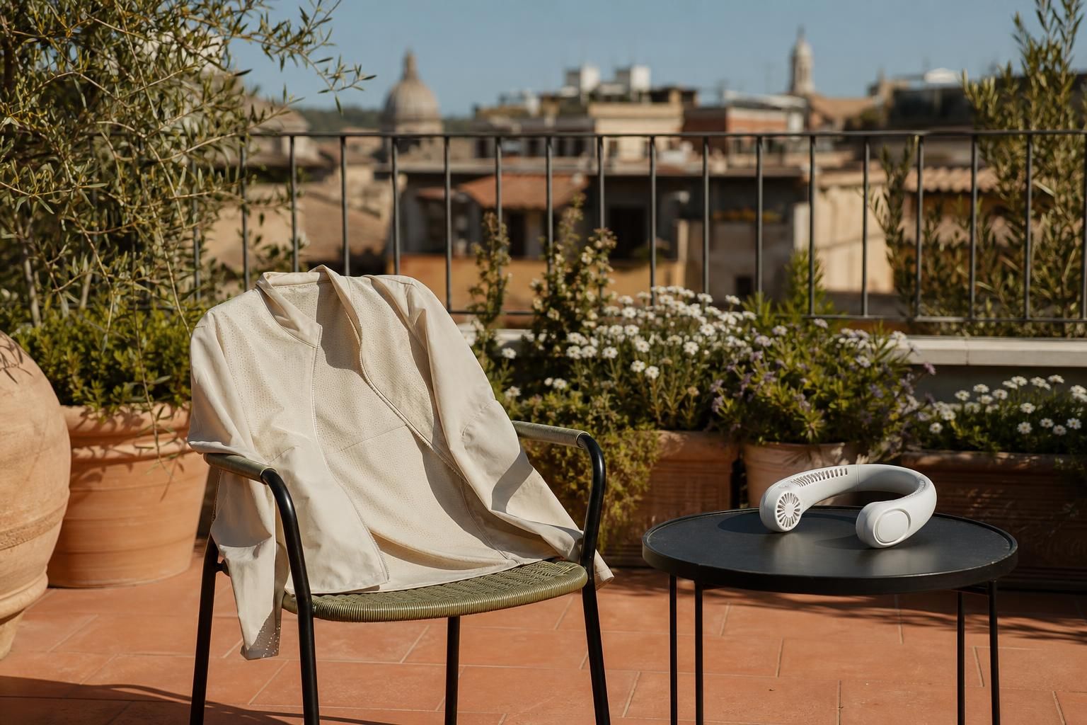 Giacche ventilate, cappelli con ventola e cucce fresche: cosa vale la pena