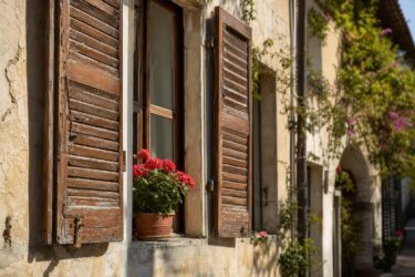 Persiane in legno: i 7 errori che le fanno invecchiare prima